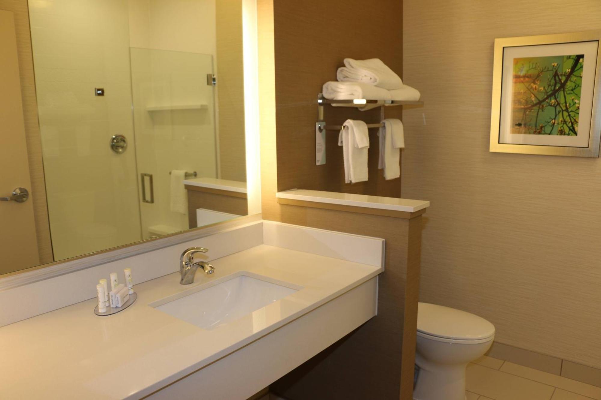 Fairfield Inn & Suites By Marriott Боулинг Грийн Екстериор снимка