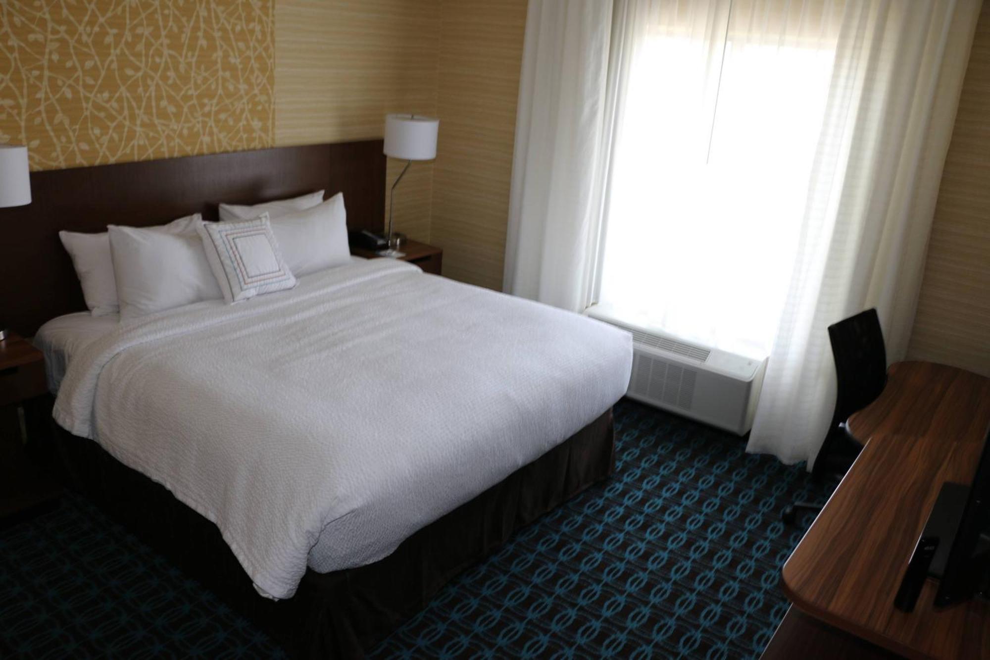 Fairfield Inn & Suites By Marriott Боулинг Грийн Екстериор снимка