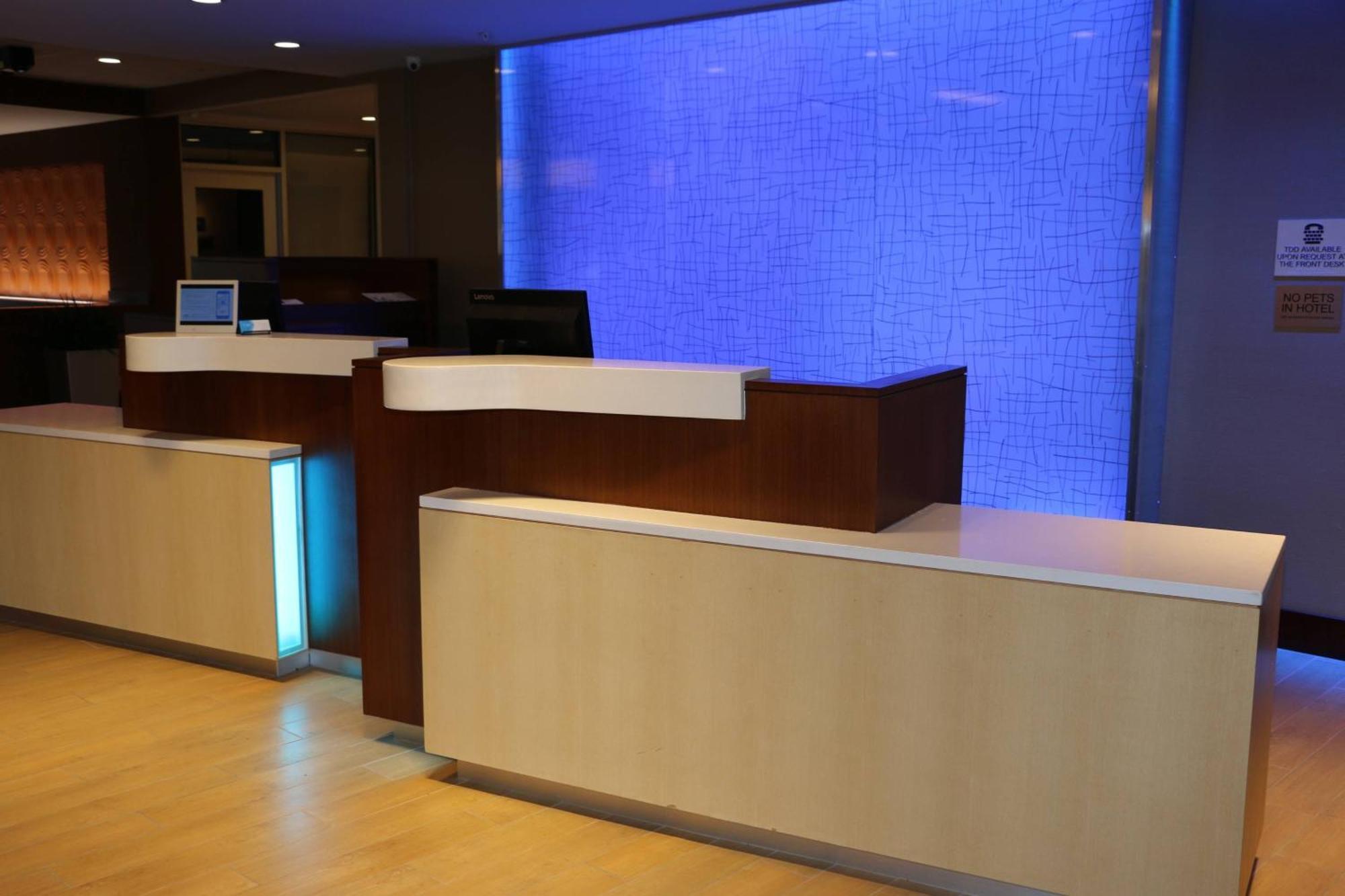 Fairfield Inn & Suites By Marriott Боулинг Грийн Екстериор снимка