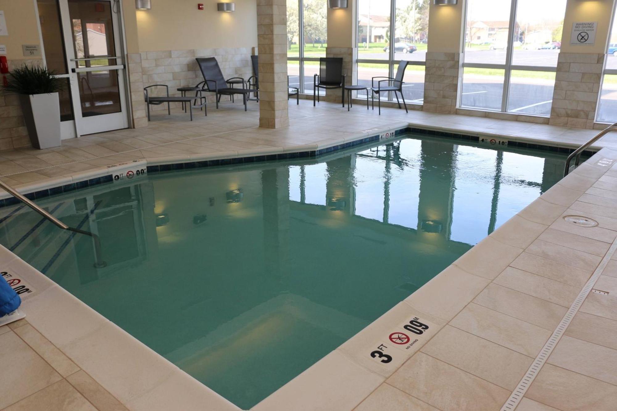 Fairfield Inn & Suites By Marriott Боулинг Грийн Екстериор снимка