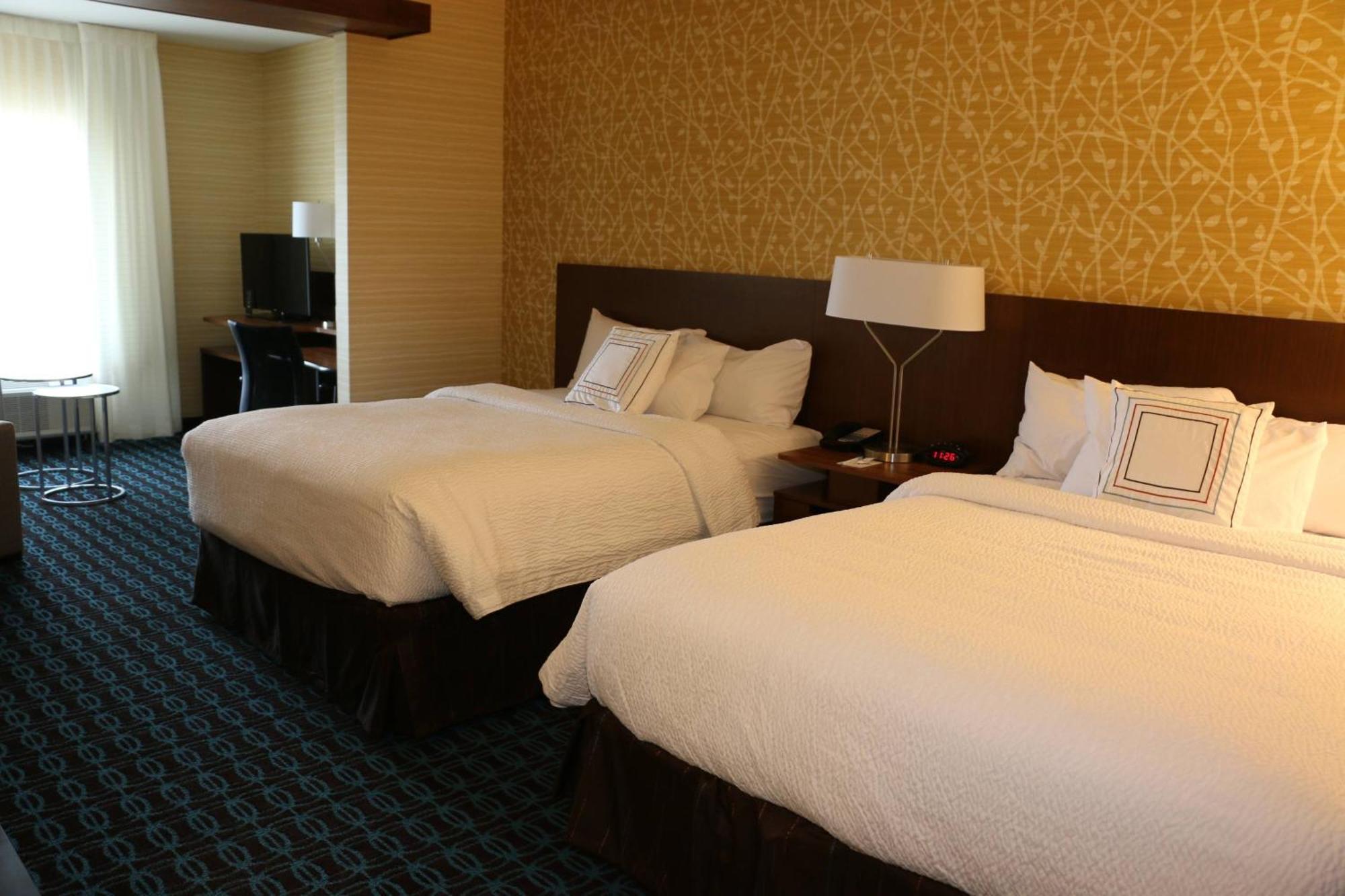 Fairfield Inn & Suites By Marriott Боулинг Грийн Екстериор снимка