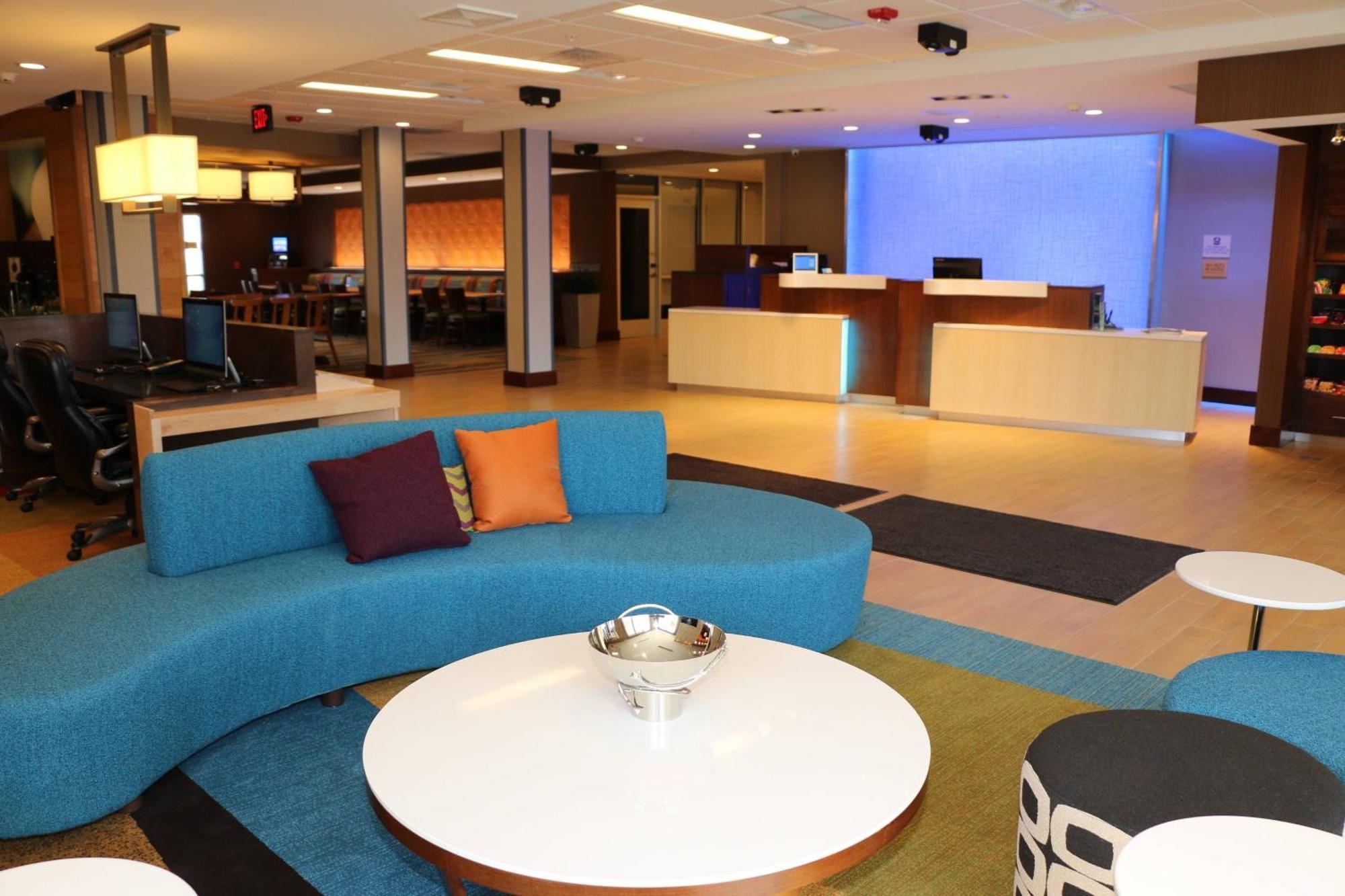 Fairfield Inn & Suites By Marriott Боулинг Грийн Екстериор снимка