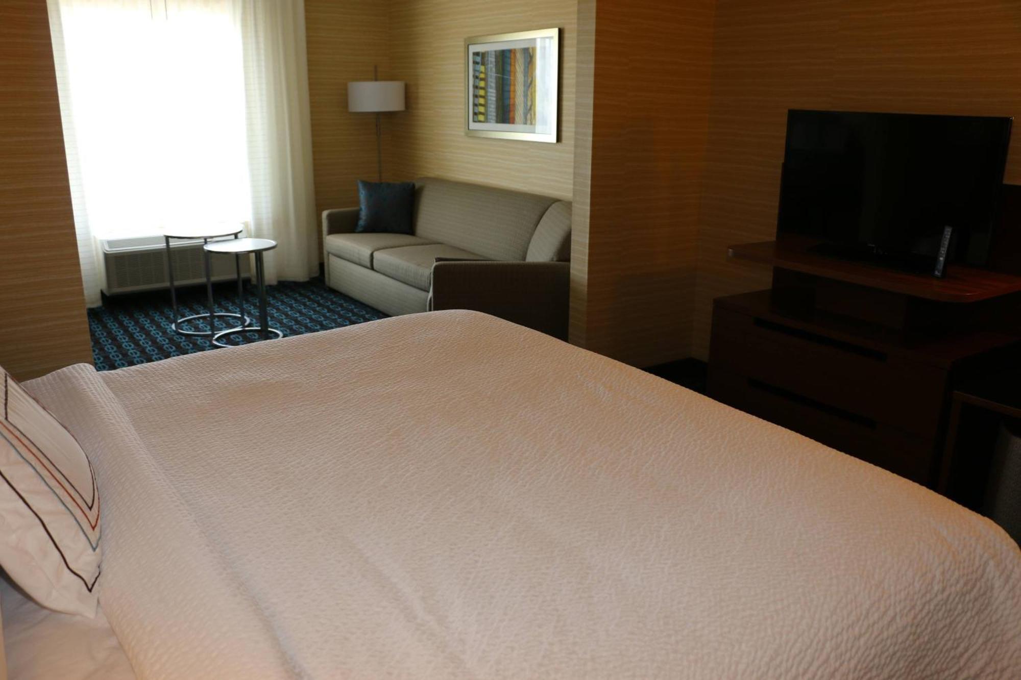 Fairfield Inn & Suites By Marriott Боулинг Грийн Екстериор снимка
